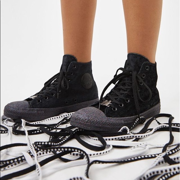 miley cyrus velvet converse